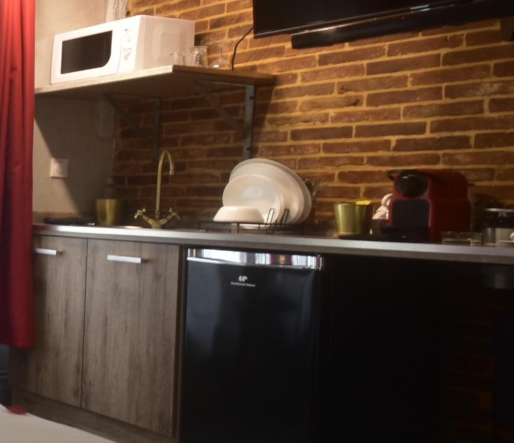 Appartement Jacuzzi Privatif : Urban Love Вернёй-сюр-Авр Экстерьер фото